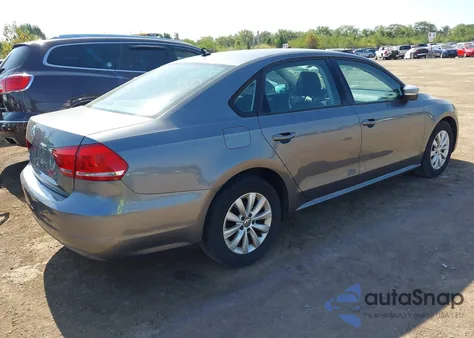 2013 Volkswagen Passat 2.5L S z USA, uszkodzony, nr VIN 1VWAP7A33DC083930